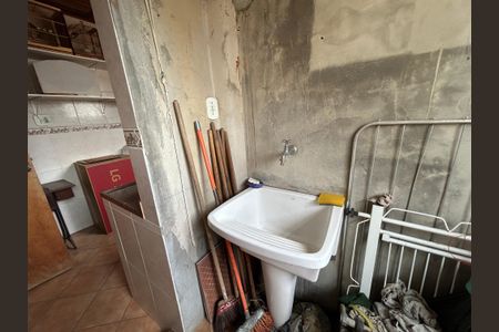 Casa à venda com 145m², 4 quartos e 1 vagaÁrea de Serviço 2