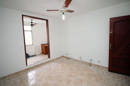 Sala de apartamento para alugar com 2 quartos, 55m² em Olaria, Rio de Janeiro