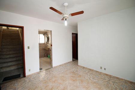 Sala de apartamento para alugar com 2 quartos, 55m² em Olaria, Rio de Janeiro