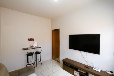 Sala de casa para alugar com 2 quartos, 65m² em Madre Gertrudes, Belo Horizonte