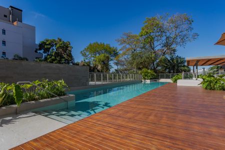 Apartamento à venda com 308m², 3 quartos e 3 vagas Apartamento à venda com 308m², 3 quartos e 3 vagasÁrea comum - Piscina