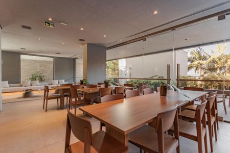 Apartamento à venda com 308m², 3 quartos e 3 vagas Apartamento à venda com 308m², 3 quartos e 3 vagasÁrea comum - Salão de festas