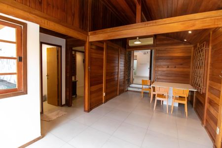 Sala de casa à venda com 3 quartos, 200m² em Piratininga, Niterói