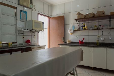 Casa à venda com 150m², 2 quartos e 2 vagas Casa à venda com 150m², 2 quartos e 2 vagasCozinha de serviço