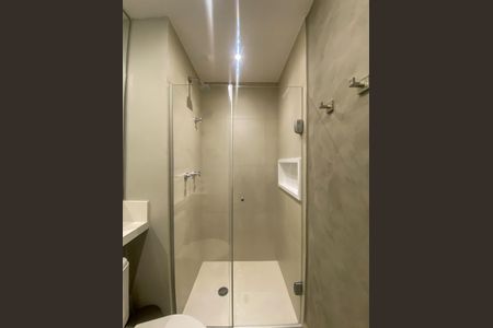 Banheiro de kitnet/studio para alugar com 1 quarto, 28m² em Jardim das Acacias, São Paulo