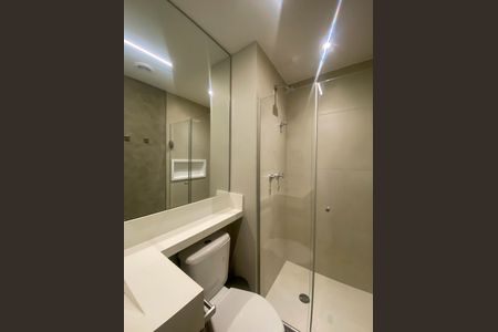 Banheiro de kitnet/studio para alugar com 1 quarto, 28m² em Jardim das Acacias, São Paulo