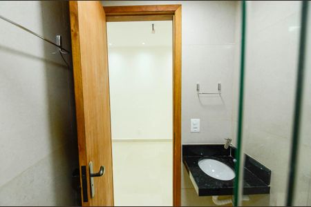 Banheiro de kitnet/studio para alugar com 1 quarto, 27m² em Tijuca, Rio de Janeiro