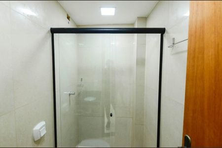 Banheiro de kitnet/studio para alugar com 1 quarto, 27m² em Tijuca, Rio de Janeiro