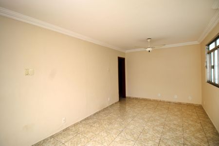 Sala de casa para alugar com 5 quartos, 206m² em Vila Kosmos, Rio de Janeiro
