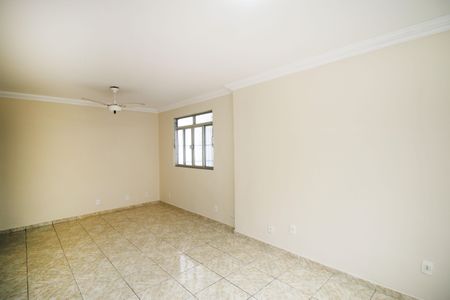 Sala de casa para alugar com 5 quartos, 206m² em Vila Kosmos, Rio de Janeiro