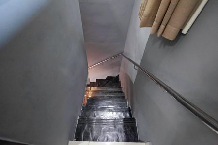 Apartamento à venda com 100m², 2 quartos e 1 vagaEscada