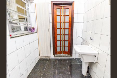 Casa à venda com 240m², 4 quartos e 1 vagaÁrea de Serviço