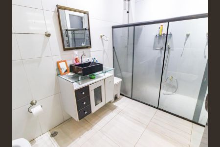 Casa à venda com 240m², 4 quartos e 1 vagaBanheiro 1