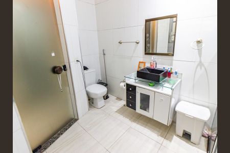 Casa à venda com 240m², 4 quartos e 1 vagaBanheiro 1