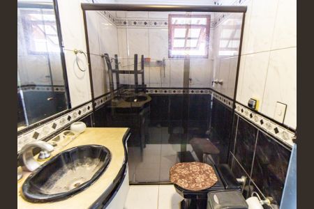 Casa à venda com 240m², 4 quartos e 1 vagaBanheiro da Suíte