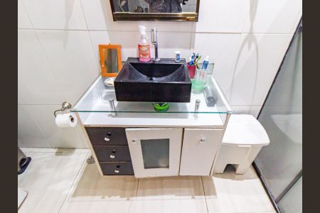 Casa à venda com 240m², 4 quartos e 1 vagaBanheiro 1