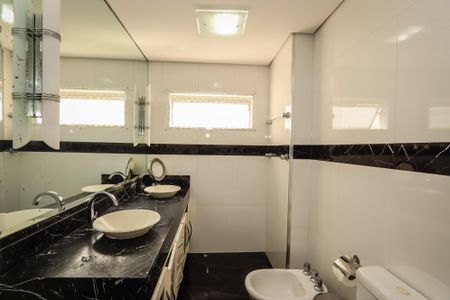 Apartamento à venda com 158m², 3 quartos e 3 vagasBanheiro da Suite