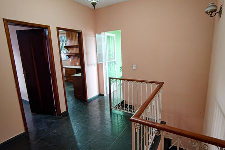 Casa à venda com 210m², 4 quartos e 2 vagas Casa à venda com 210m², 4 quartos e 2 vagashall