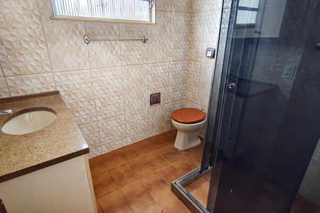 Casa à venda com 210m², 4 quartos e 2 vagas Casa à venda com 210m², 4 quartos e 2 vagasbanheiro social 2