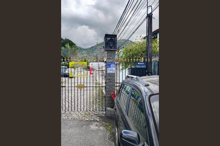 Casa à venda com 210m², 4 quartos e 2 vagas Casa à venda com 210m², 4 quartos e 2 vagasplaquinha UCYM-103