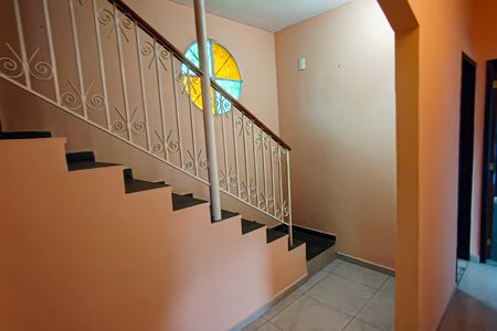 Casa à venda com 210m², 4 quartos e 2 vagas Casa à venda com 210m², 4 quartos e 2 vagasescada