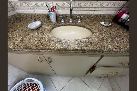 Apartamento à venda com 176m², 4 quartos e 3 vagas Apartamento à venda com 176m², 4 quartos e 3 vagasSuíte 1 - Banheiro