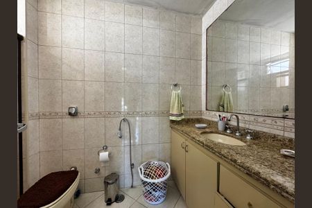 Apartamento à venda com 176m², 4 quartos e 3 vagas Apartamento à venda com 176m², 4 quartos e 3 vagasSuíte 1 - Banheiro