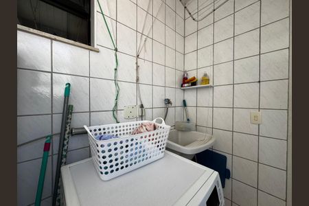 Apartamento à venda com 176m², 4 quartos e 3 vagas Apartamento à venda com 176m², 4 quartos e 3 vagasCozinha e Área de Serviço