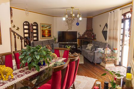 Casa para alugar com 220m², 4 quartos e 8 vagasSala