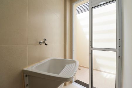 Sala/Cozinha/Área de Serviço de casa para alugar com 2 quartos, 50m² em Vila Espanhola, São Paulo