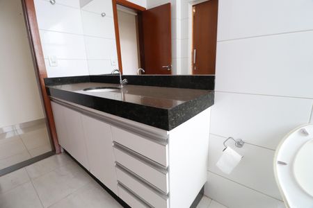 Apartamento para alugar com 160m², 3 quartos e 2 vagasBanheiro da Suíte 1