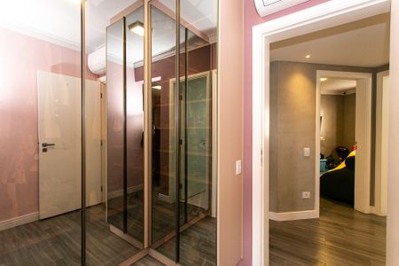 Apartamento à venda com 127m², 3 quartos e 2 vagas Apartamento à venda com 127m², 3 quartos e 2 vagasSuíte