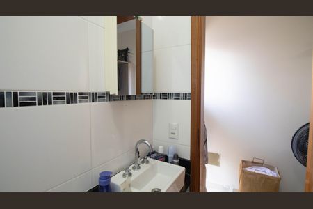 Casa de condomínio à venda com 65m², 2 quartos e 1 vaga Casa de condomínio à venda com 65m², 2 quartos e 1 vagaBanheiro da Suíte 1