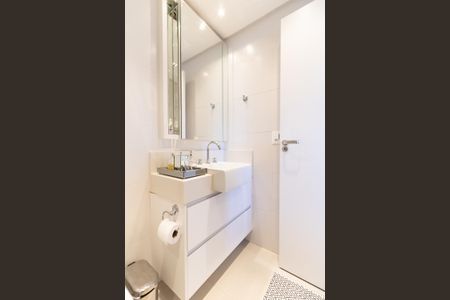 Apartamento à venda com 74m², 2 quartos e 2 vagas Apartamento à venda com 74m², 2 quartos e 2 vagasBanheiro da Suíte