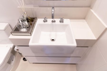 Apartamento à venda com 74m², 2 quartos e 2 vagas Apartamento à venda com 74m², 2 quartos e 2 vagasBanheiro da Suíte