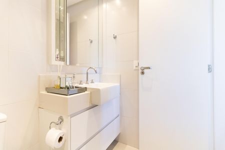 Apartamento à venda com 74m², 2 quartos e 2 vagas Apartamento à venda com 74m², 2 quartos e 2 vagasBanheiro da Suíte