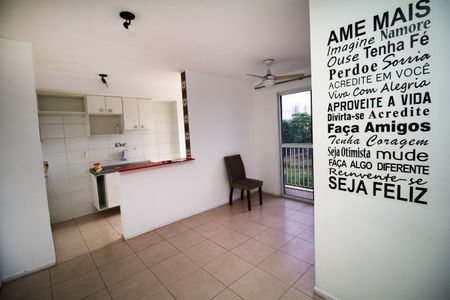 Sala de apartamento para alugar com 2 quartos, 35m² em Del Castilho, Rio de Janeiro