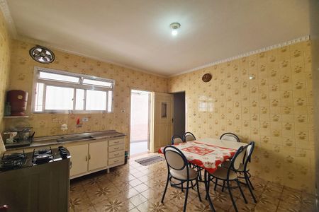 Casa à venda com 200m², 2 quartos e 2 vagas