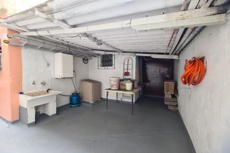 Casa à venda com 200m², 2 quartos e 2 vagas