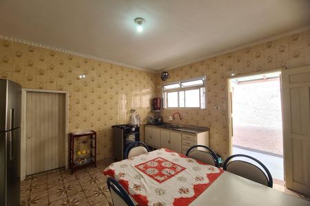 Casa à venda com 200m², 2 quartos e 2 vagas