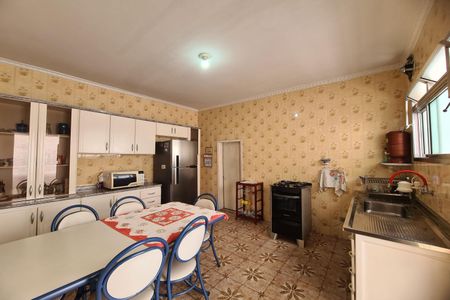 Casa à venda com 200m², 2 quartos e 2 vagas