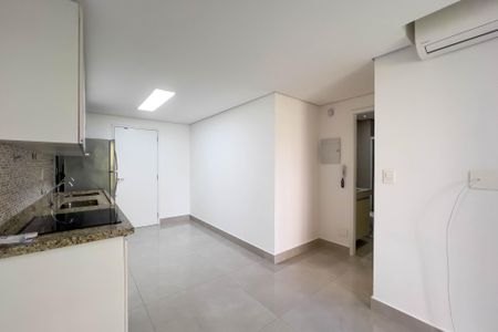Sala e cozinha de apartamento à venda com 1 quarto, 33m² em Vila Mariana, São Paulo