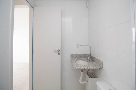 Banheiro da Suíte de apartamento para alugar com 2 quartos, 46m² em Vila Mazzei, São Paulo
