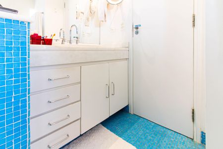 Apartamento à venda com 89m², 2 quartos e 2 vagasBanheiro da Suíte