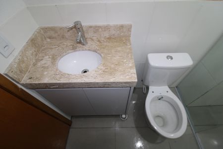 Banheiro de kitnet/studio para alugar com 1 quarto, 25m² em Vila Isolina Mazzei, São Paulo