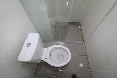 Banheiro de kitnet/studio para alugar com 1 quarto, 25m² em Vila Isolina Mazzei, São Paulo