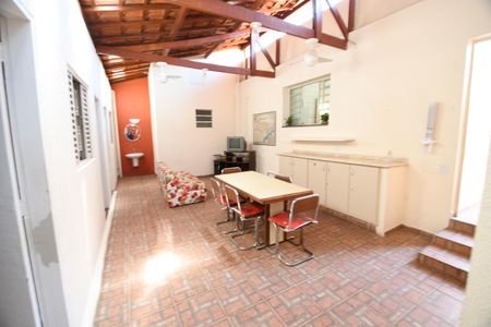 Sala 2 de casa para alugar com 8 quartos, 173m² em Jardim Santa Genebra, Campinas