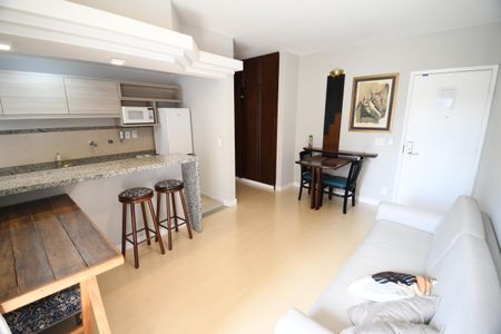 Sala de apartamento à venda com 1 quarto, 50m² em Cambuí, Campinas