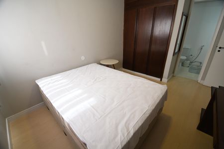Quarto de apartamento à venda com 1 quarto, 50m² em Cambuí, Campinas