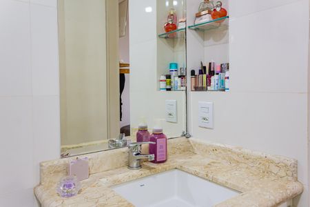 Apartamento à venda com 79m², 3 quartos e 2 vagas Apartamento à venda com 79m², 3 quartos e 2 vagasBanheiro da Suíte